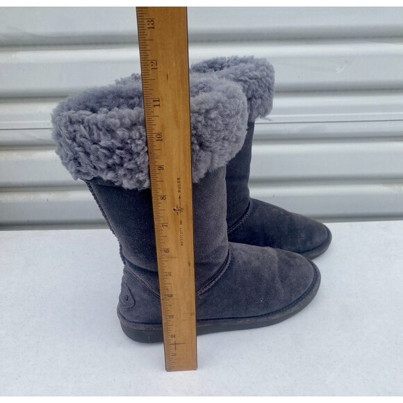 BEARPAW Tall Woman’s Size 8 Gray Suede Upper Sheepskin Wool Lined Boots Slip-On - Picture 10 of 16